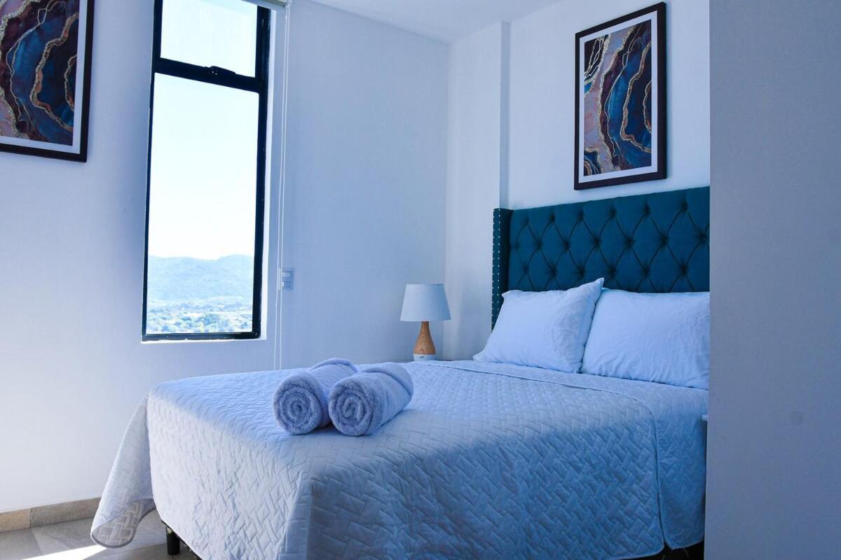 Modern In Downtown. A/c+ Wifi! San Salvador