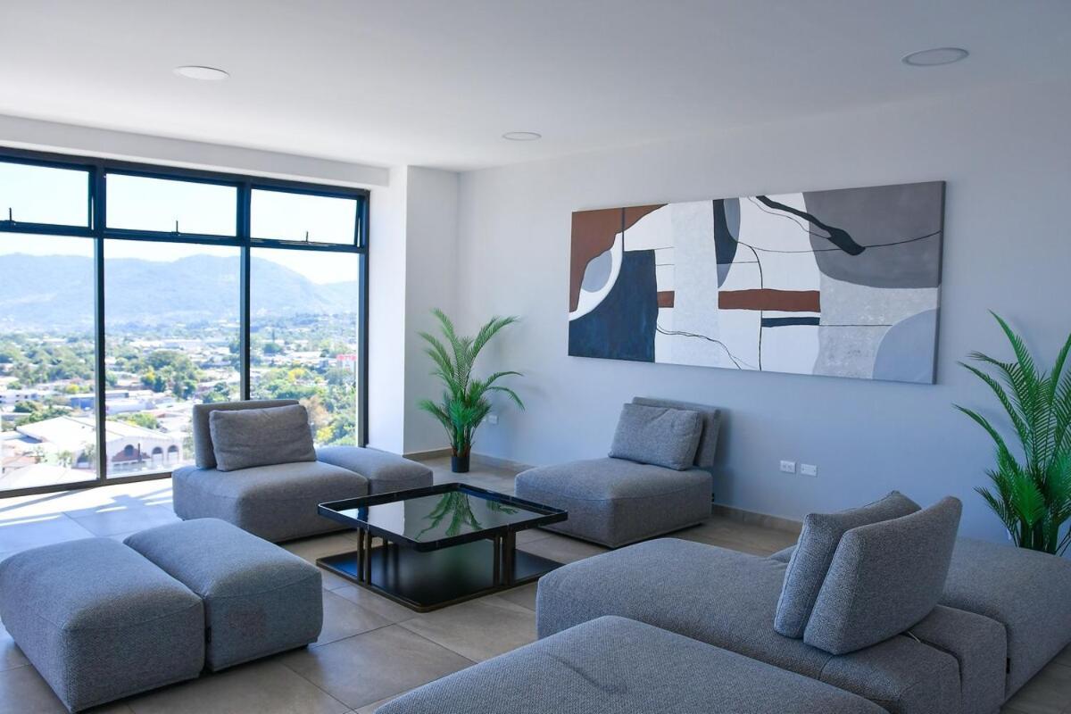 Modern In Downtown. A/c+ Wifi! Apartamento San Salvador